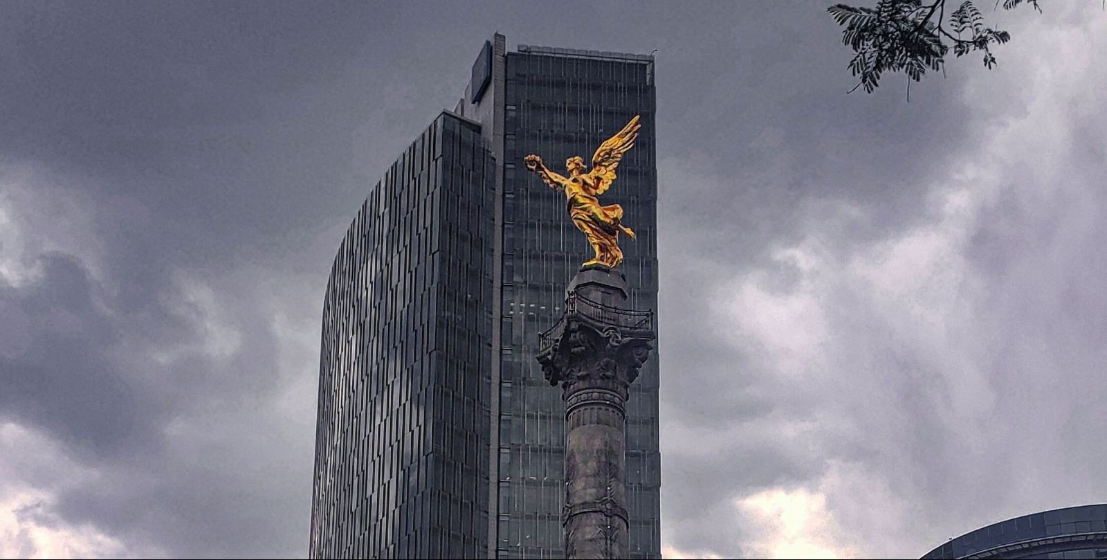 VIDEO | Tremors of strong earthquake interrupt daily briefing by Mexico President Sheinbaum