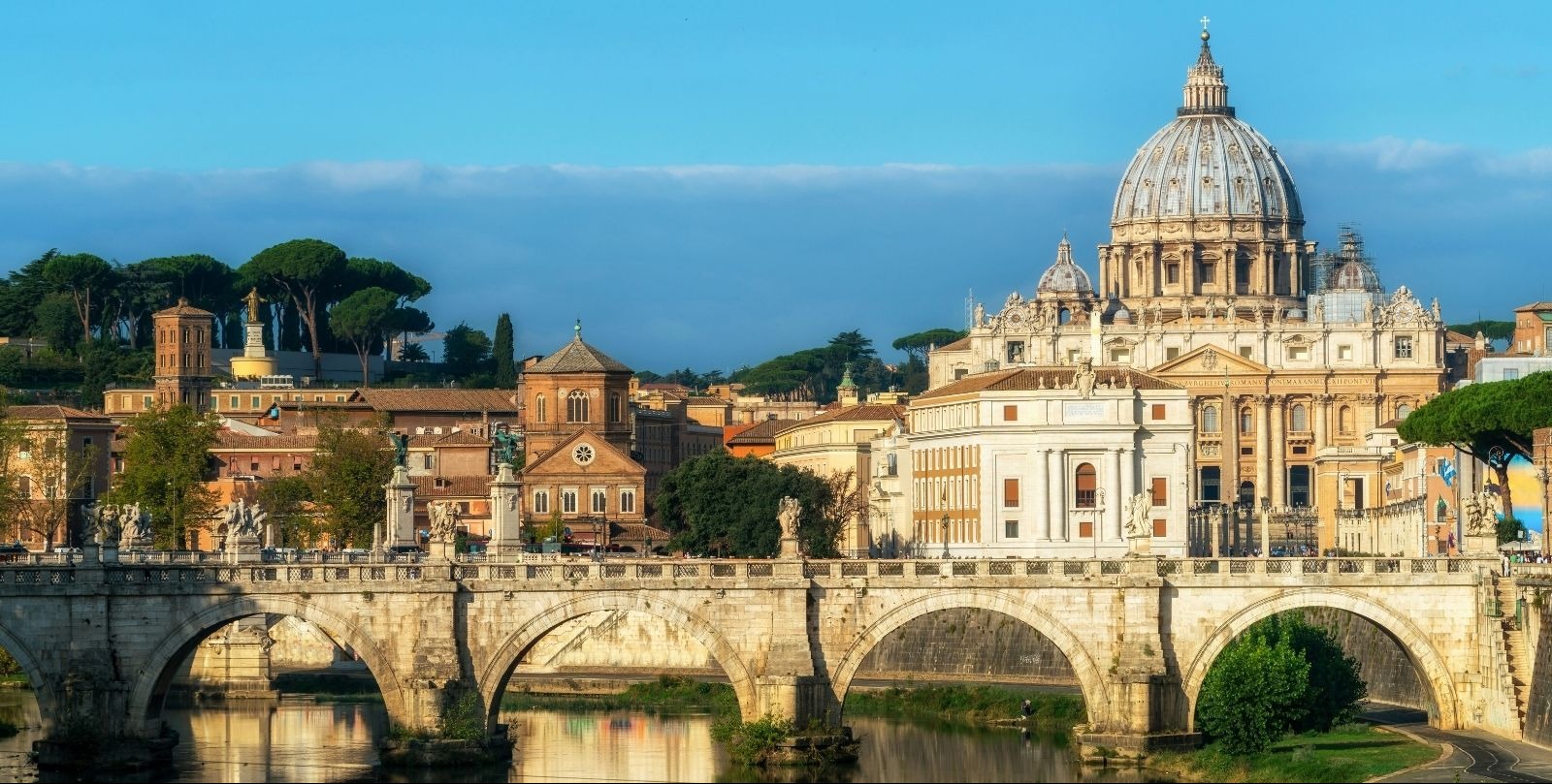 VIDEO | Spike Lee gifts Pope Leo XIV a New York Knicks shirt, during world of cinema event at the Vatican