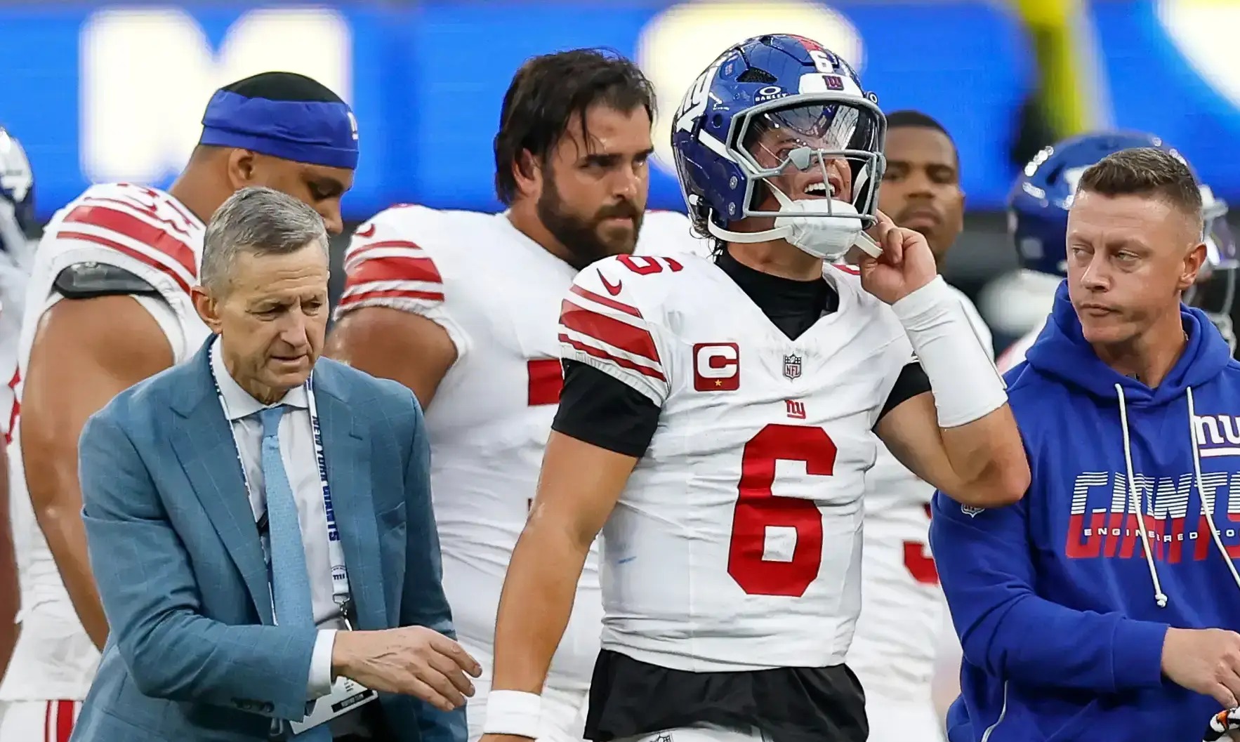 Giants QB Jaxson Dart is expected to have season-ending knee surgery, AP source says