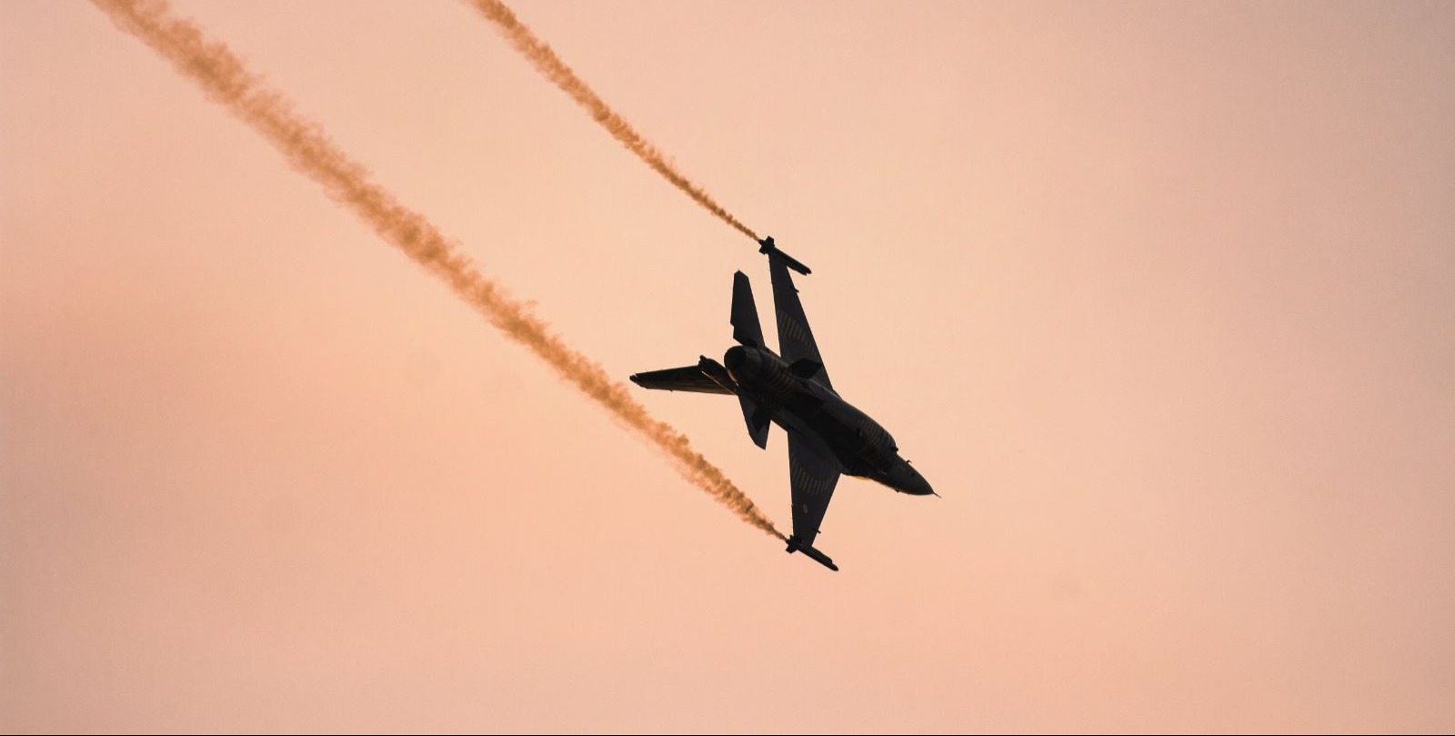 Irán asegura haber derribado un caza estadounidense sobre su territorio