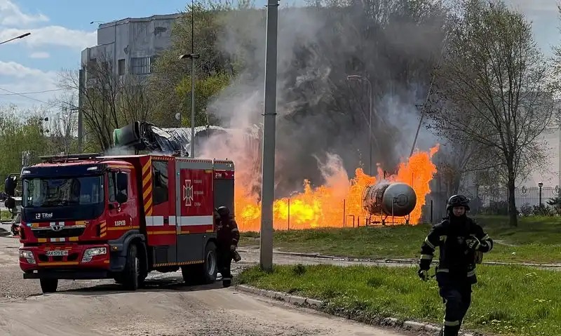 Ukraine's Zelenskiy warns of incoming Russian drone attacks during daylight