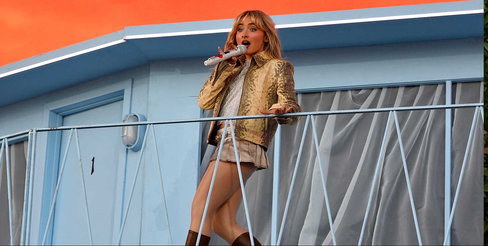 Celebrities You Didn't Know Were Related (Including 2 Actresses Who Are Distant Cousins with a British Royal)