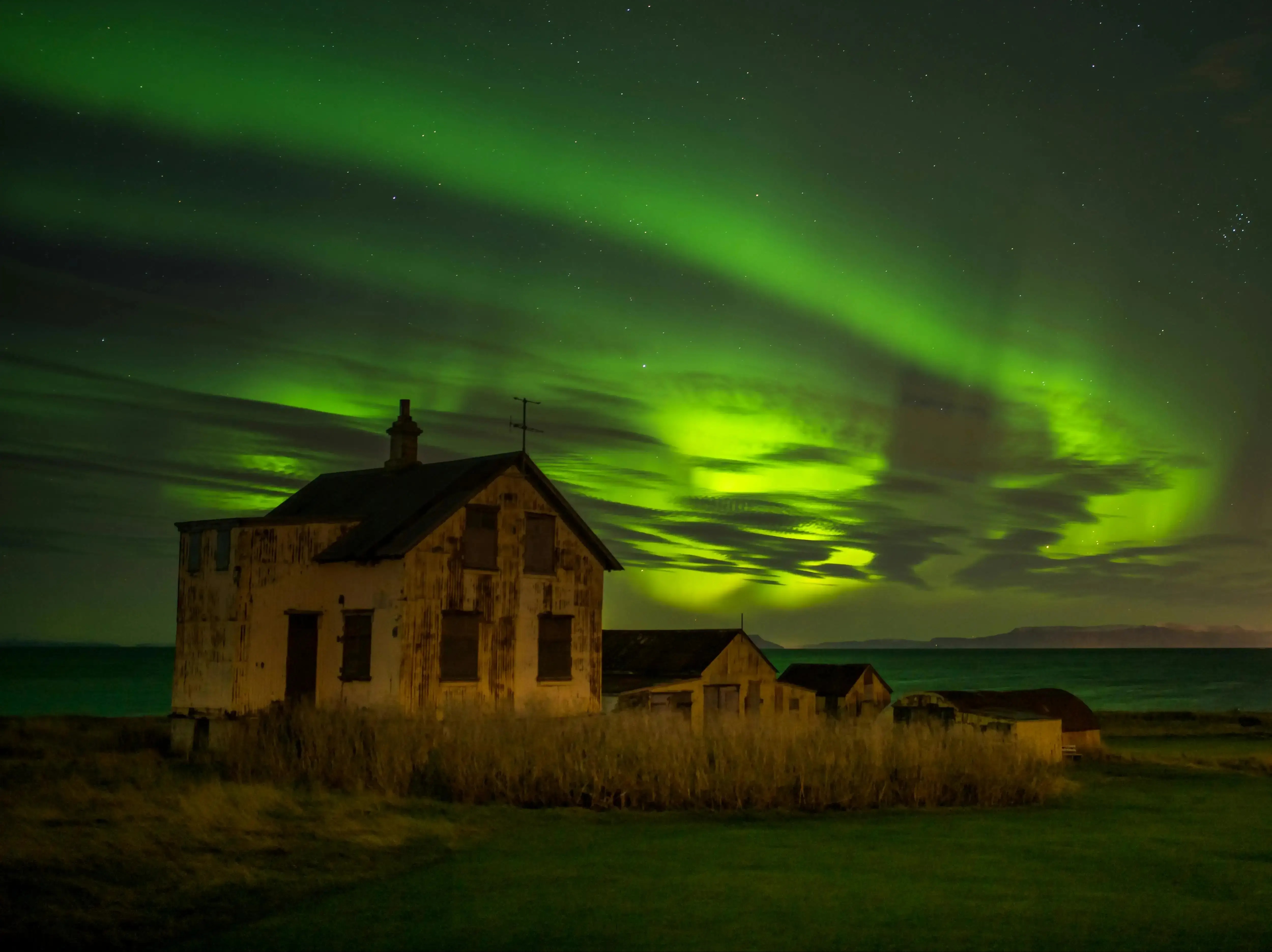 Strong Aurora Alert: Colorful Skies Likely All Weekend Long