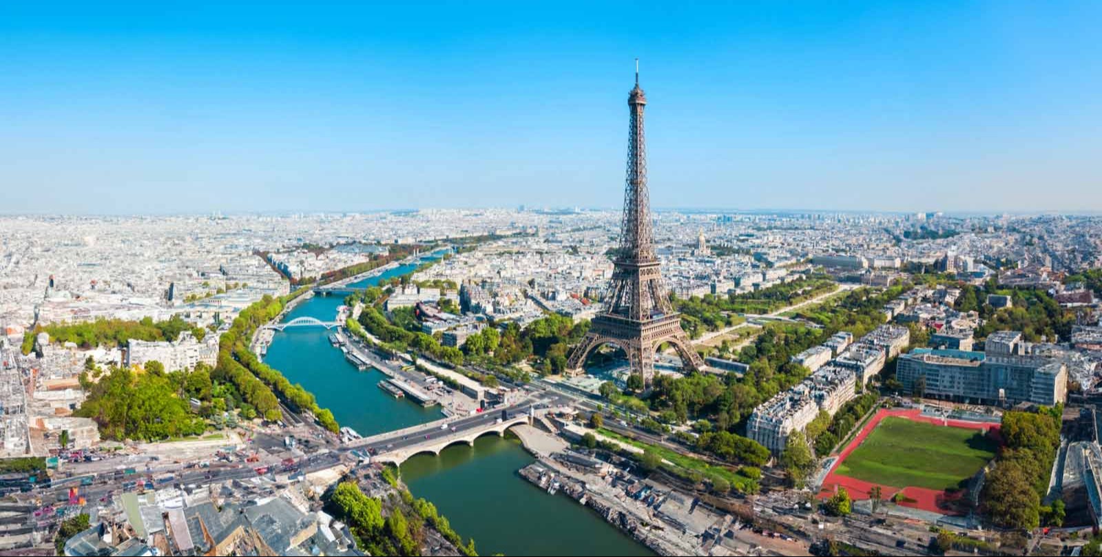 VIDEO | France grants citizenship to George and Amal Clooney and their twins