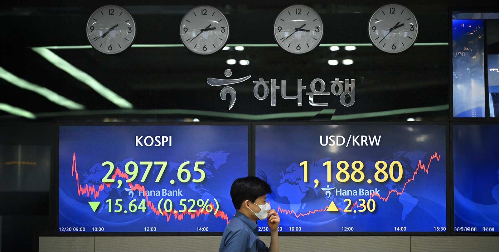 South Korea's Lee to head for Japan summit a week after meeting China's Xi