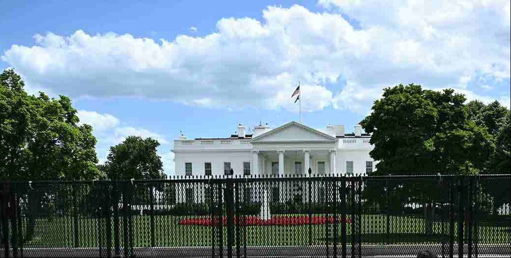 Trump would back Russia sanctions bill if he retains final authority, White House official says