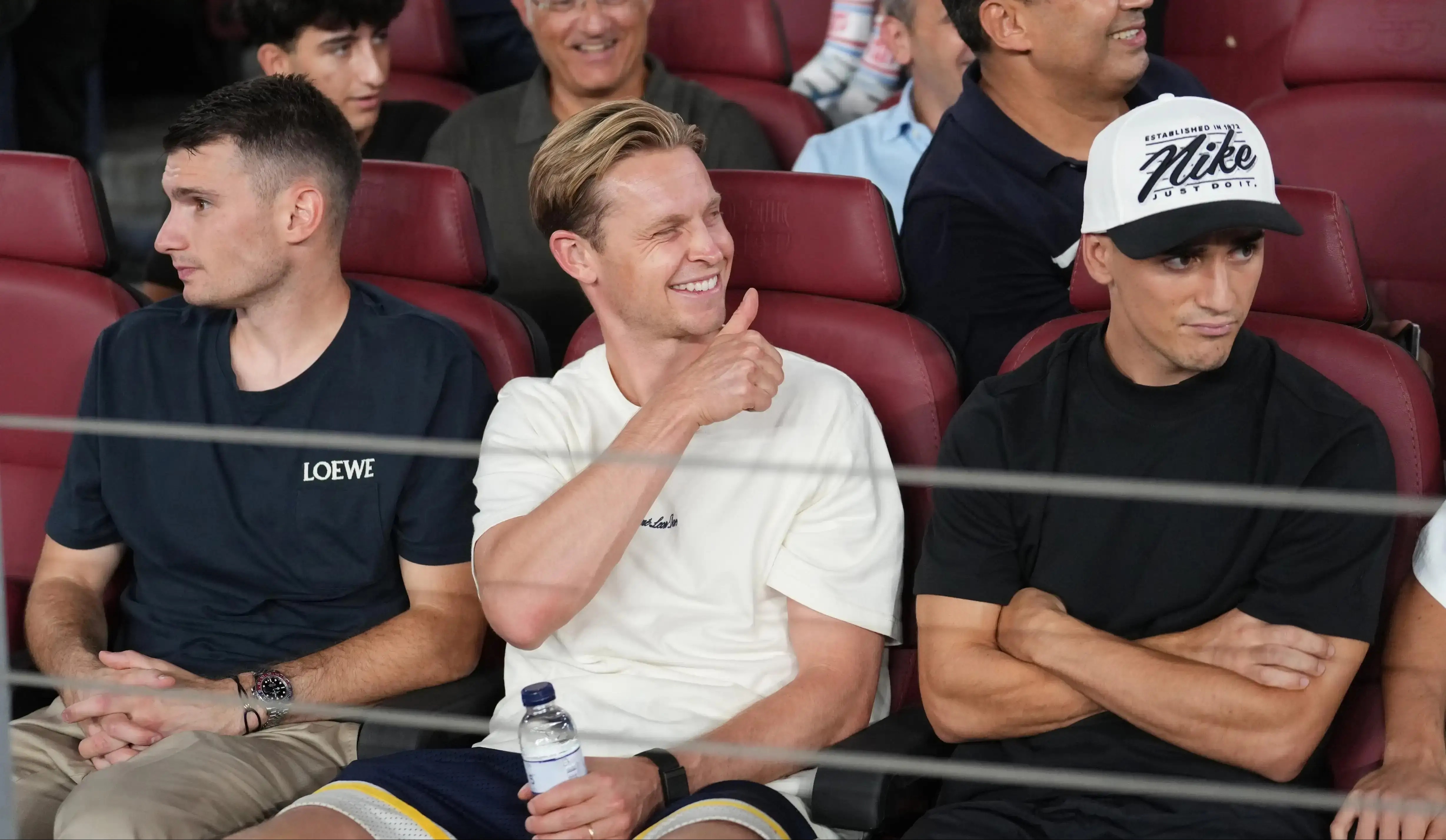 When could Frenkie de Jong return to Barcelona action after knee injury?