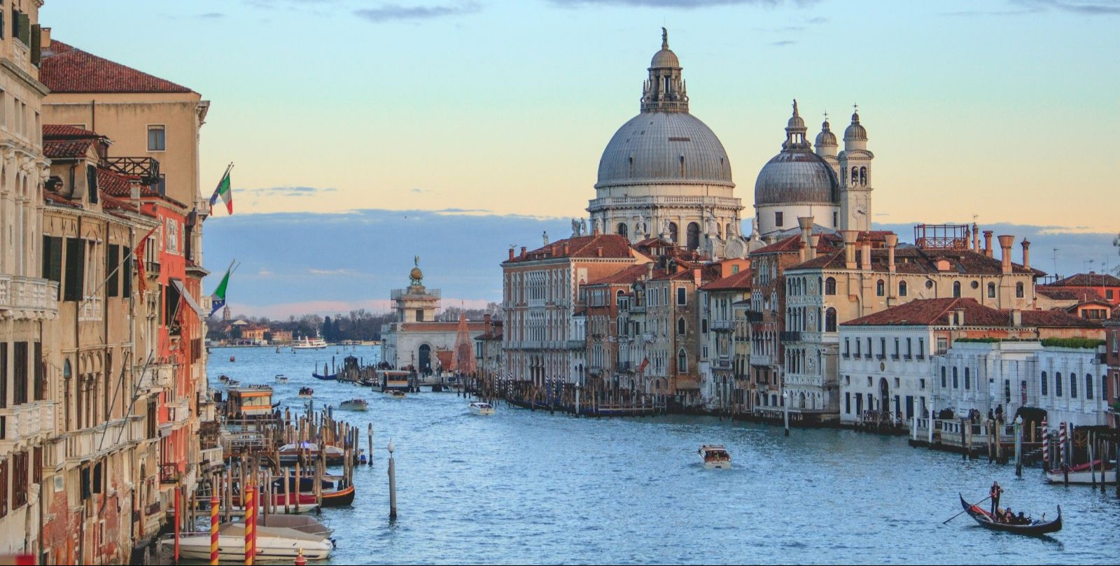 VIDEO | The bridge to the dead allowing Venetians to visit loved ones' graves on Day of the Dead