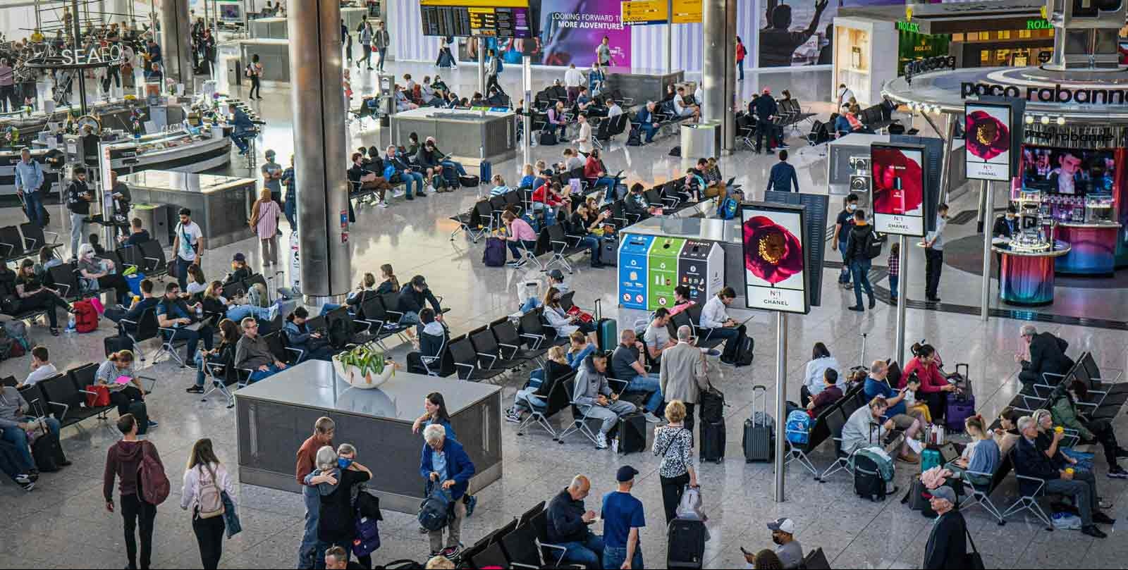 US airlines' daily cancellations exceed 2,700 as shutdown impact extends