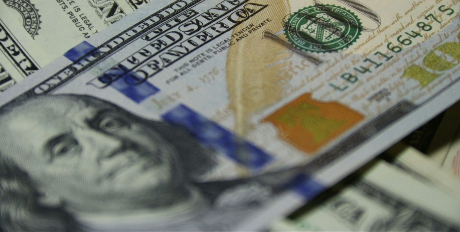 VIDEO | What to know about Netflix and Paramount competing over Warner Bros. Discovery