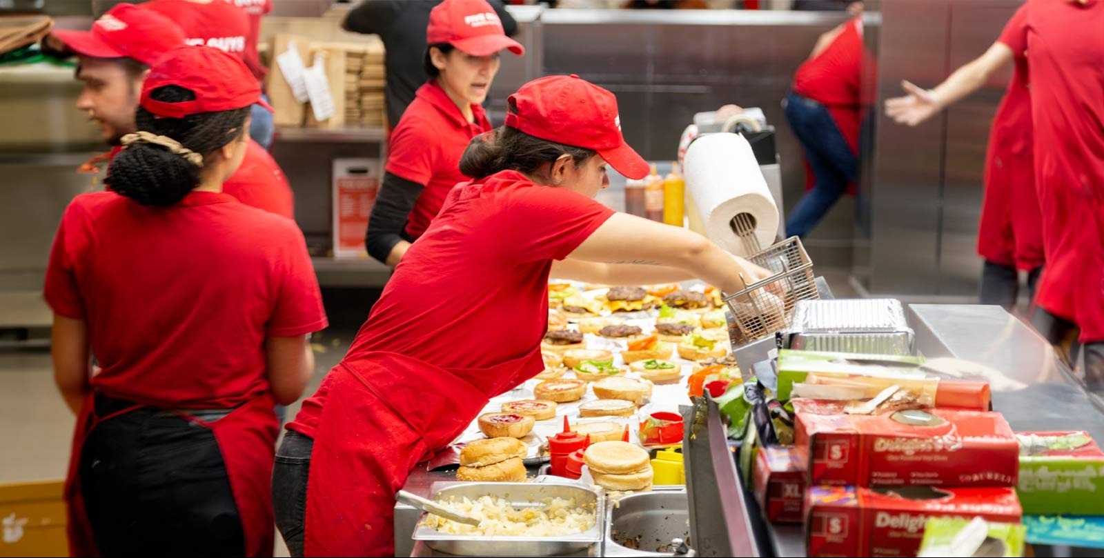 VIDEO | A Chicago street-vendor couple has a defiant response to immigration arrests: Stick to the routine