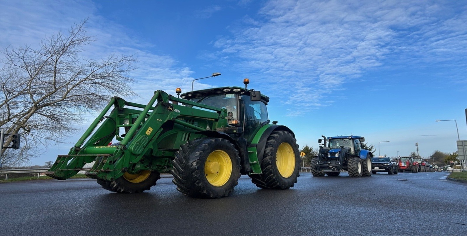VIDEO | Hundreds of French farmers drive tractors through the capital to protest the EU-Mercosur deal