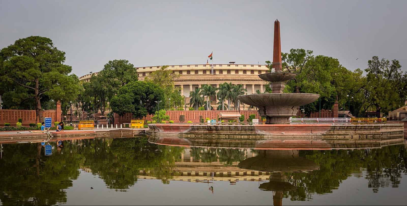 A private plane crashes in western India and kills a deputy chief minister and 4 others